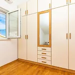 1 Bedroom Awesome In Apartment *