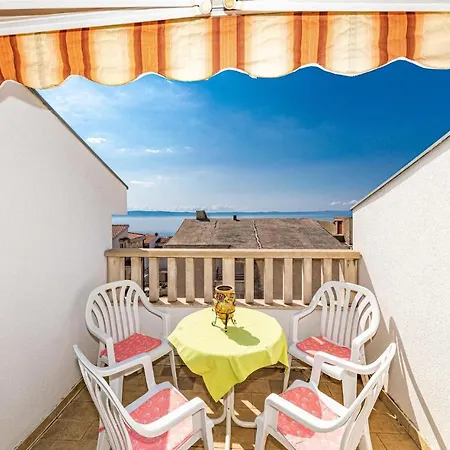 Apartamento 1 Bedroom Awesome In Makarska
