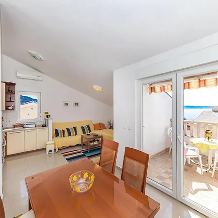 1 Bedroom Awesome In Apartman *