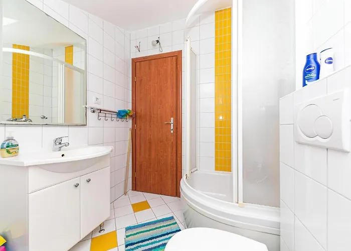 Cozy In With Wifi Апартаменти Макарська